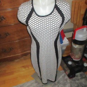 SIONI BLACK AND WHITE DRESS SZ m ZIP BACK STRETCHY